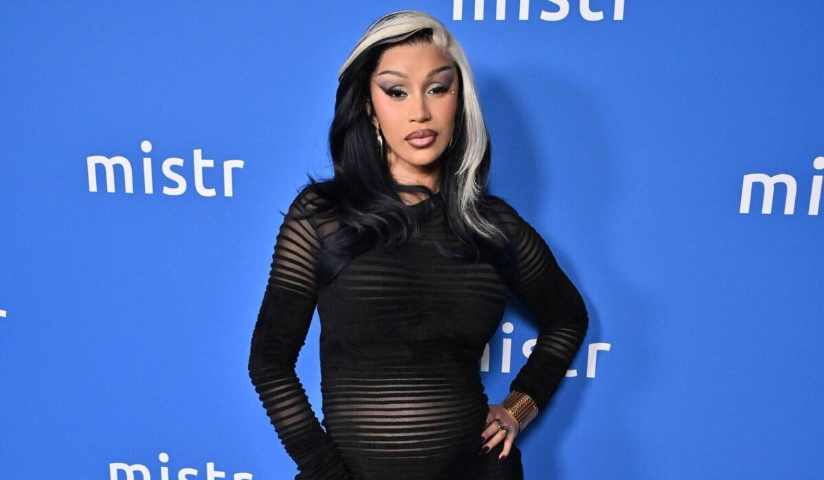     Беременная Карди Би снялась в платье российского дизайнера Ильи Мигмуна