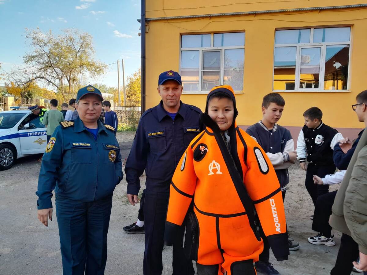 Спасатели Ахтубинской спасательной станции ГКУ "волгоспас" приняли участие в мероприятии, которое прошло на территории школы №1 г.Ахтубинска