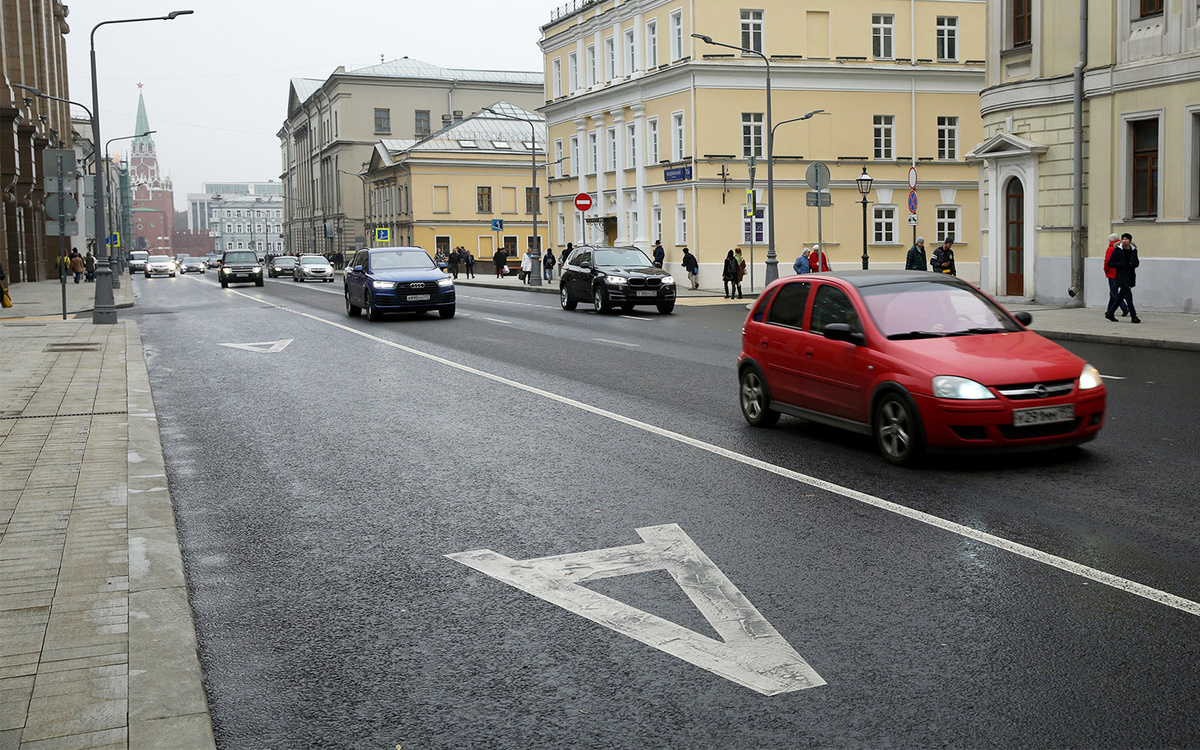Агентство «Москва»📷Основная цель выделенной полосы — ускорить движение автобусов, троллейбусов и маршрутных такси, особенно в часы пик