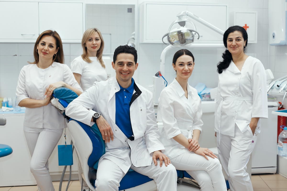 Фотография взята с сайта стоматологии Дмитрович Фэмили https://www.dmitrovich.ru/