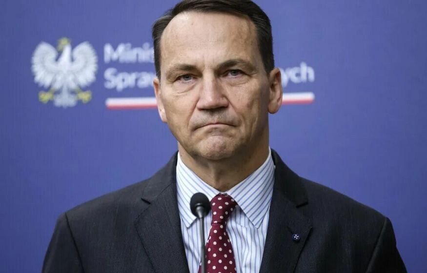    Польша в панике: Сикорский таранит страхом о российском «ударе вглубь Европы»