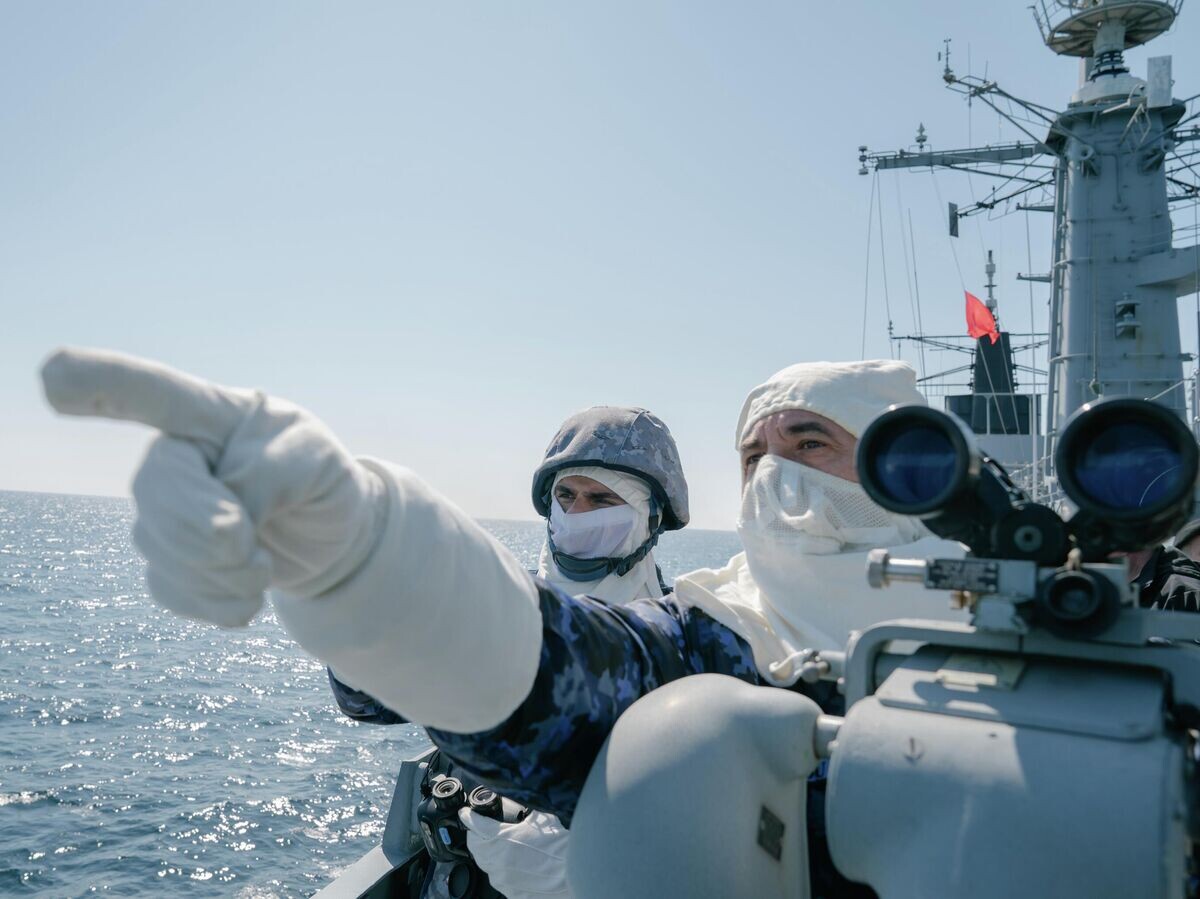    Румынские военнослужащие во время учений "Морской щит 2025"© Getty Images / Andrei Pungovschi