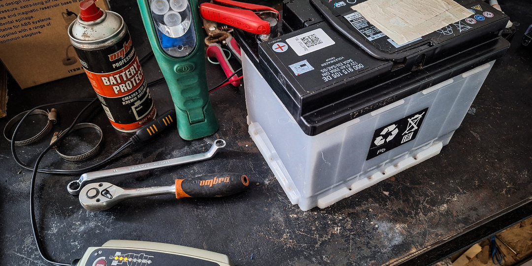 Аккумуляторщик доступно объяснил: как определить, прослужит ли батарея ещё одну зиму или нужно менять