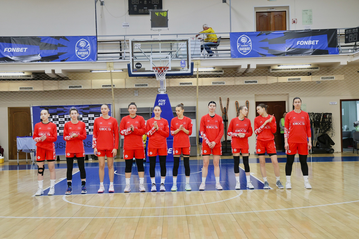 Пензенская команда перед началом соперничества в Оренбурге с местной «Надеждой-2»