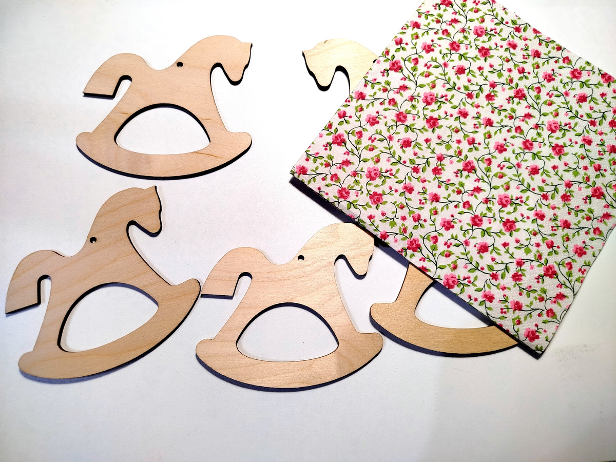 У меня пять фигурок лошадок.