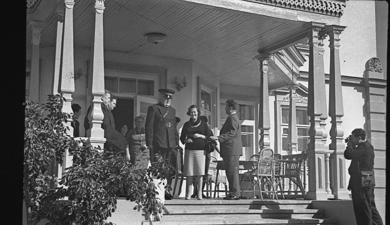 Чарльз Перси Сноу и Памела Хенсфорд Джонсон в гостях у Шолоховых