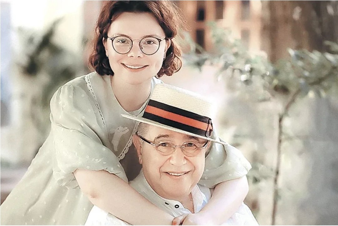    Петросян и Брухунова