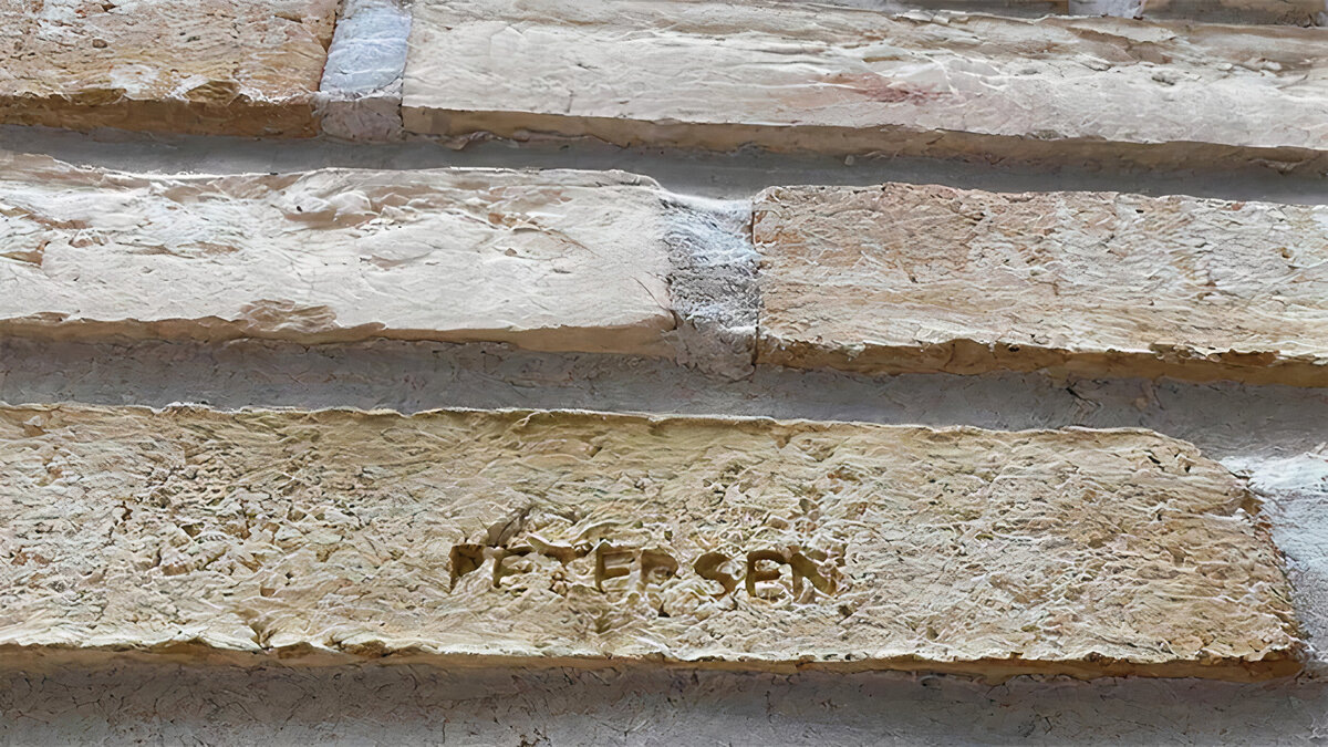 Ручной кирпич в структуре фасада клубного дома в Хамовниках