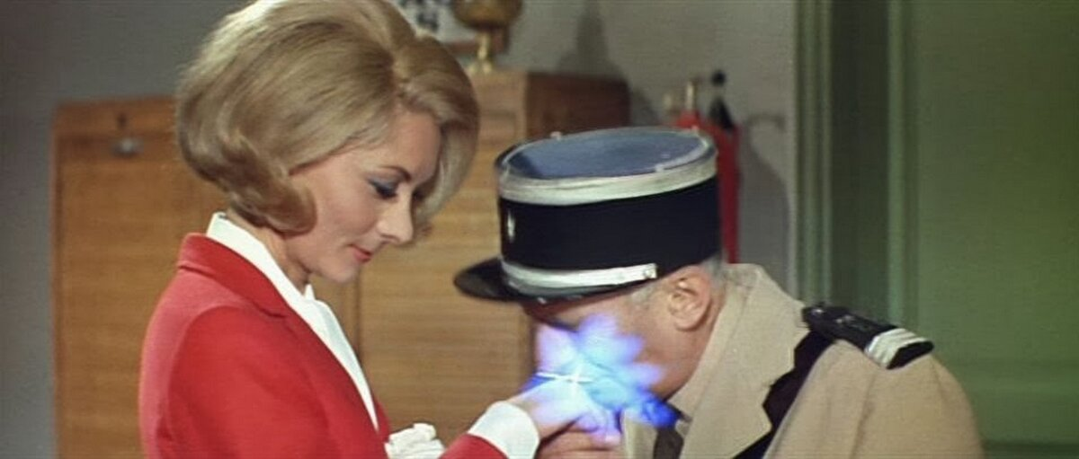 Кадр из х/ф "Жандарм женится", реж. Жан Жиро, 1968 год. Фото в свободном доступе из интернета. 