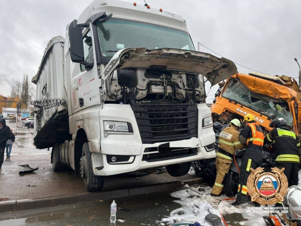    Грузовик в Уфе протаранил 11 автомобилей: два человека погибли