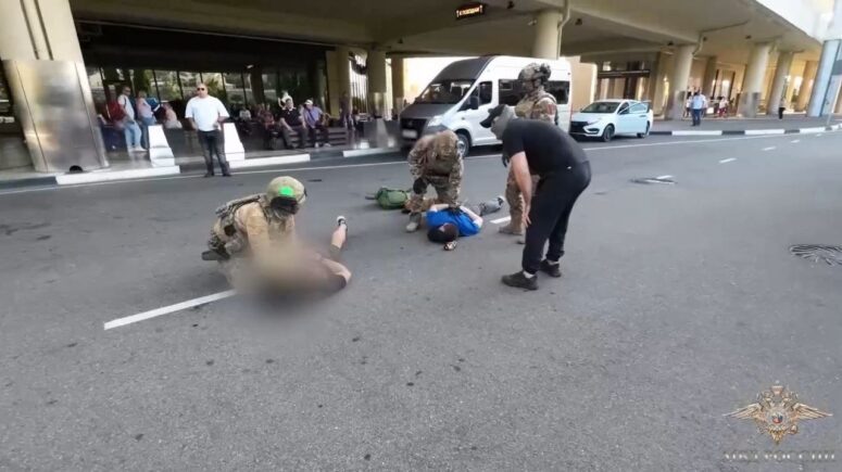    задержание предполагаемых преступников / кадр из видео, МВД.РФ