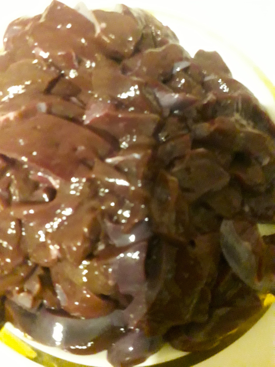 Фото 2. Нарезанная соломкой печень (листайте по стрелке – всего 2 фотографии)
