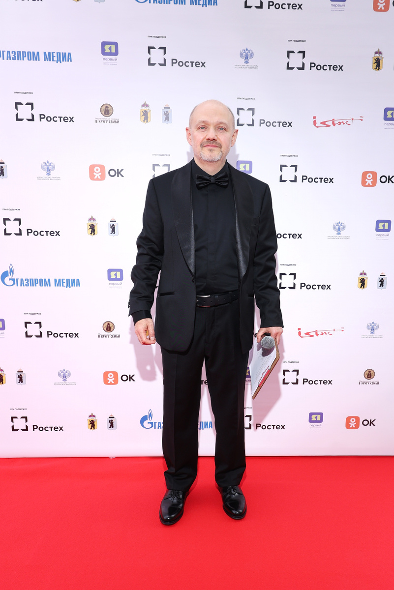 Александр Ковтунец —  режиссёр, актер театра и кино, продюсер, телеведущий, общественный деятель.