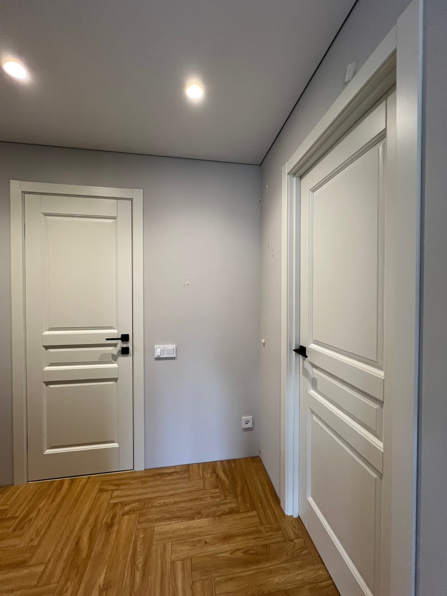 Дверь Валенсия в белой эмали