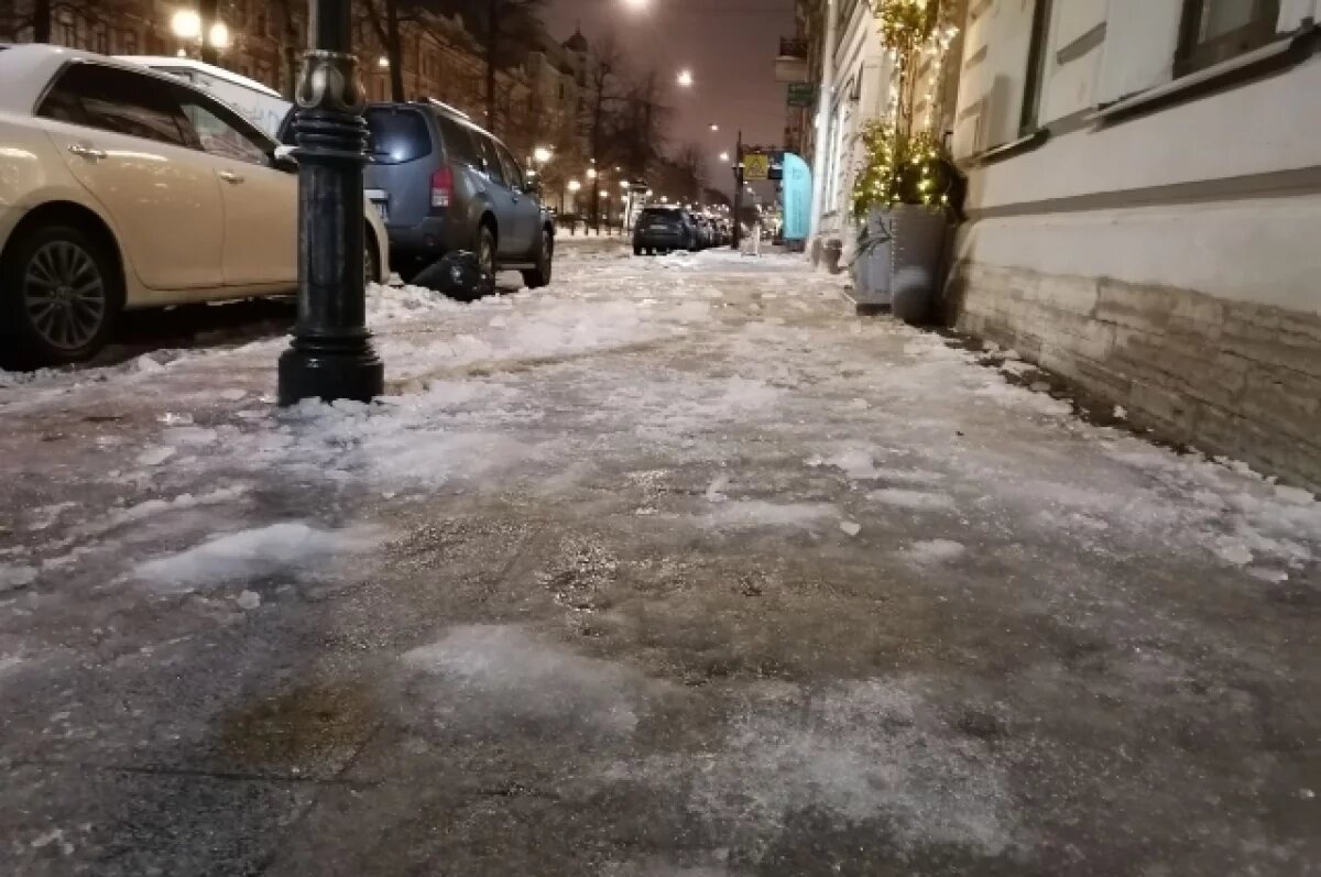    В Оренбурге УК заплатит владелице за упавший на машину снег и лед