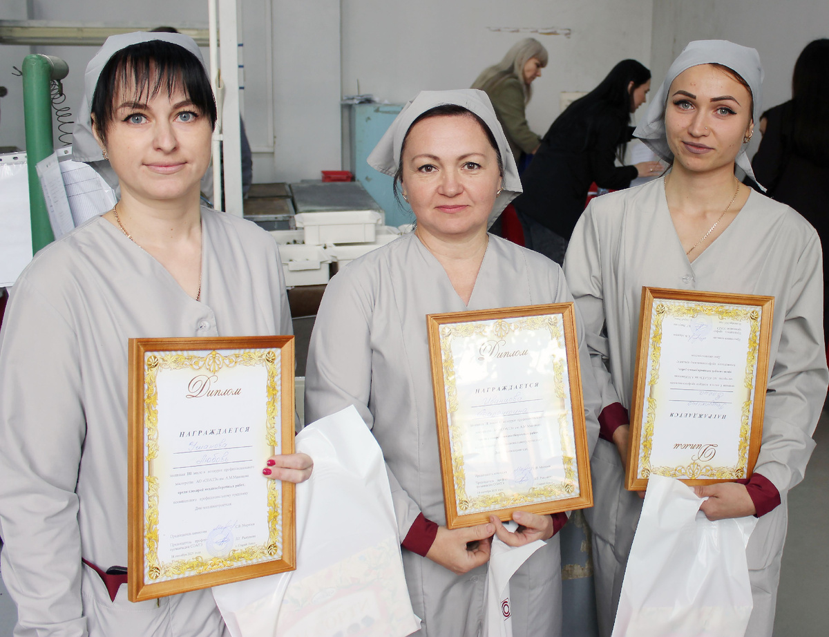 Слева направо: Любовь Ушакова, Валентина Иванцова, Елена Рощупкина