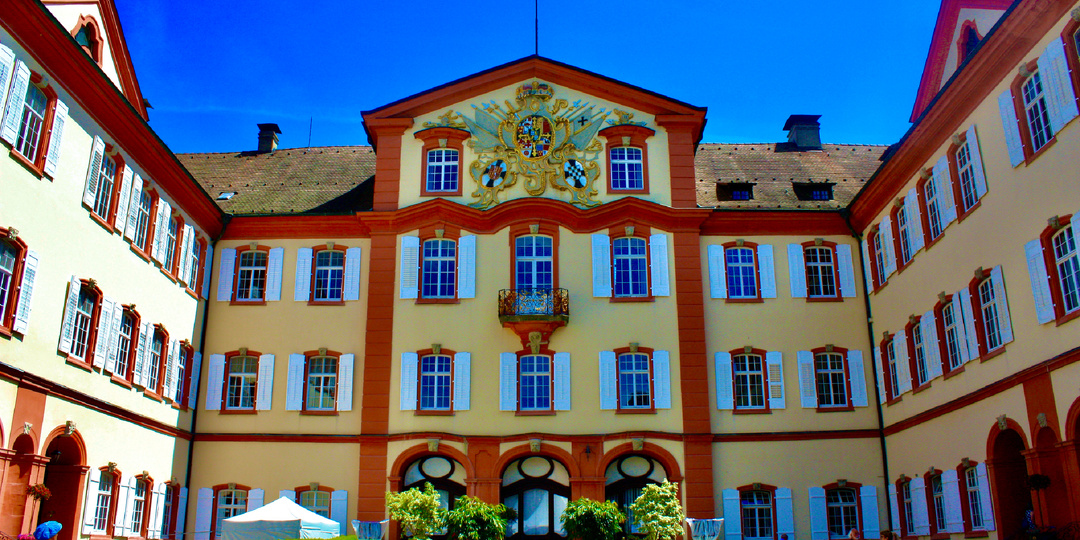 Южная Германия — не только замки. Это где лечат вином, дышат цветами и купаются в золоте источников