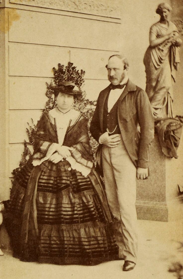 Королева Виктория с мужем и детьми