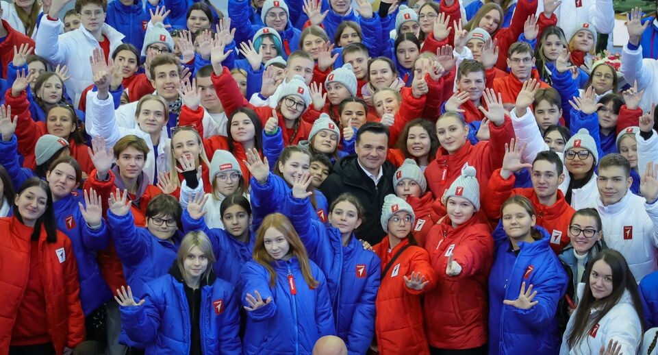    Андрей Воробьев навестил пилотажные группы на авиабазе в Кубинке / Медиасток.рф