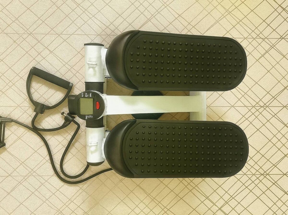 Степпер тренажер для дома, мини степпер для похудения, с эспандерами, для ног, домашний, белый