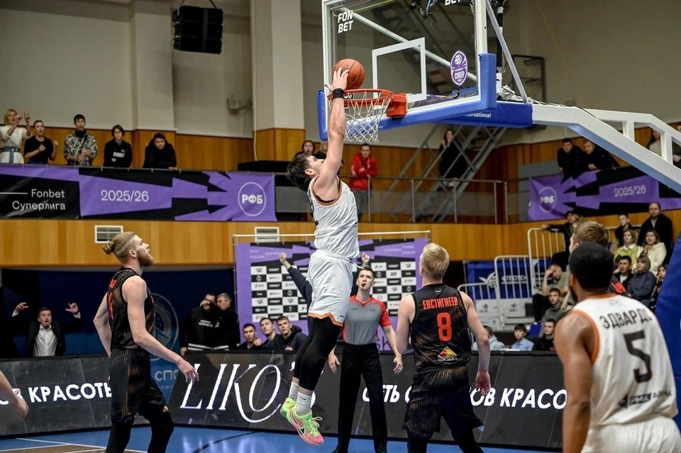    «ЧБК» одержал победы в трех стартовых матчах, в том числе, над победителем прошлогоднего чемпионата «Темп-СУМЗ». Фото: БК «ЧБК»