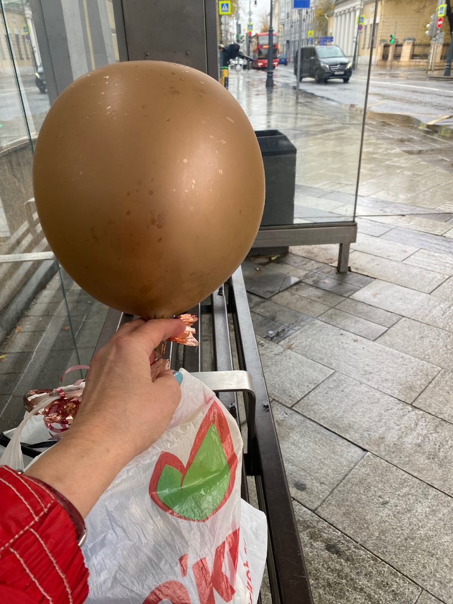 Шарик прилетел! И девочка не плачет😀