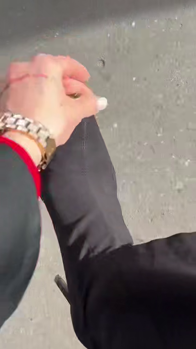 Фото: Кадры видео девушки