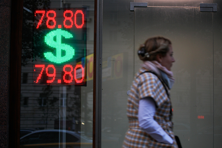    На фоне новой волны укрепления с конца сентября рубль накануне окреп до отметки в 80 рублей.   
Фото: «БИЗНЕС Online»