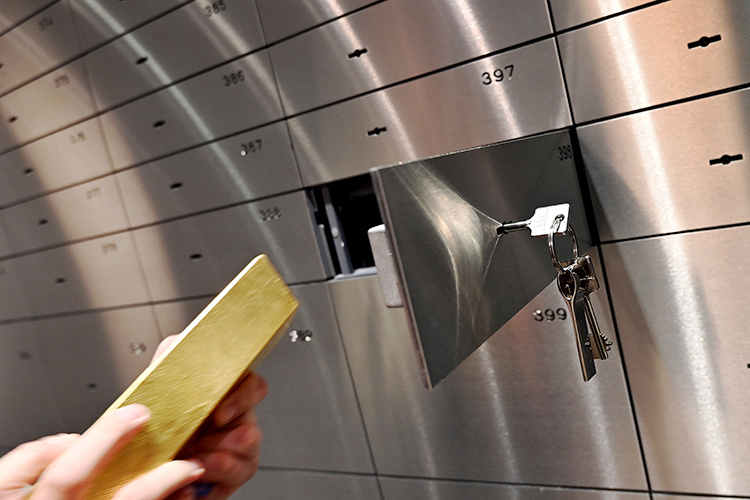    Стоит заметить, что не в пользу укрепления доллара складывается и ситуация на мировом рынке, где рекорды по цене чуть ли не ежедневно обновляет золото.   
Фото: © Frank Hoermann / SVEN SIMON / SVEN SIMON / www.globallookpress.com