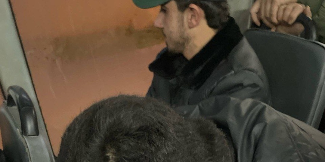 Приезжий запустил руку в трусы девушки в автобусе, а власти сводят всё к "стилю одежды"