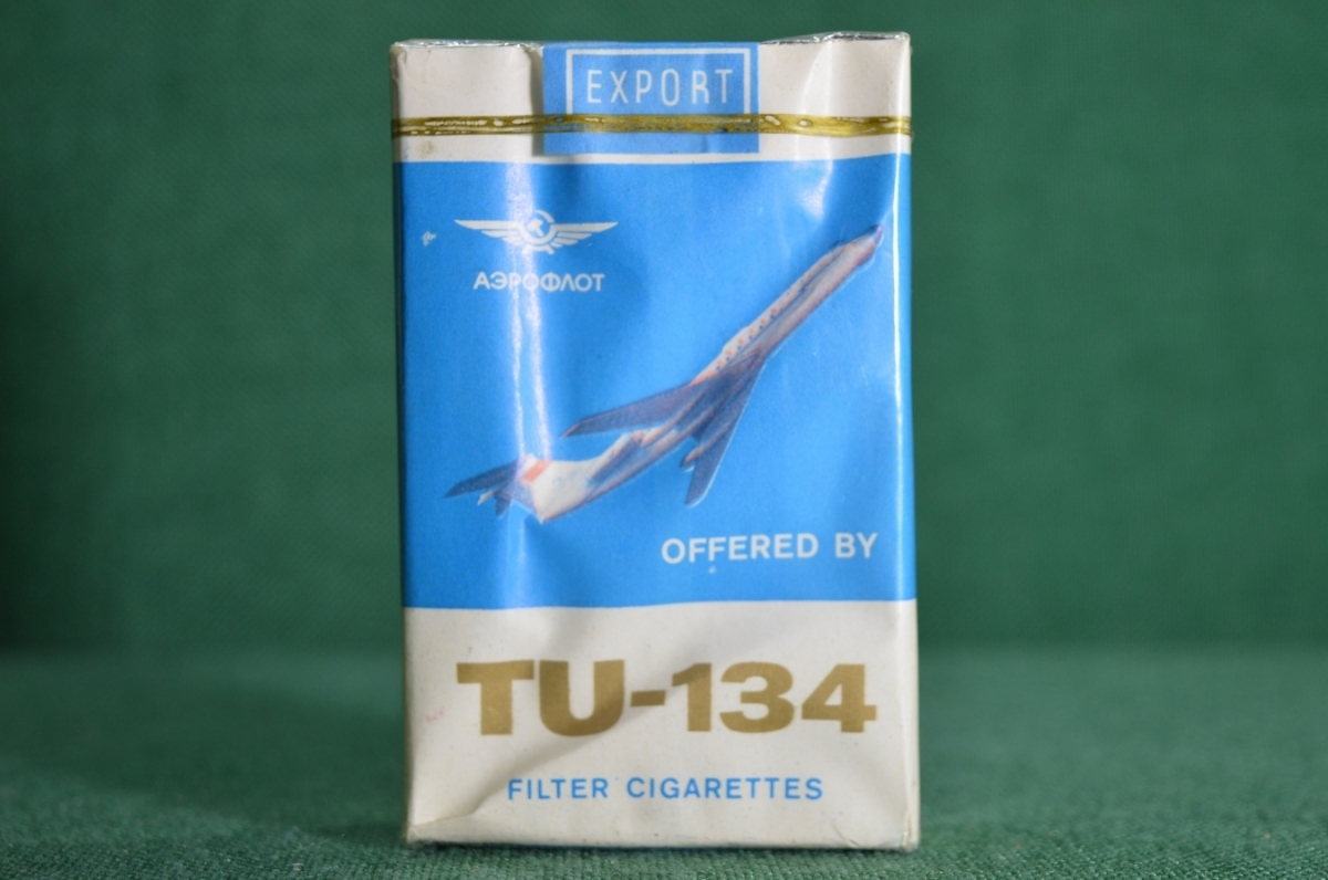  Или «смерть при взлете», как иронично называли этот болгарский сорт табака в народе. Знаменитая бело-голубая пачка со взлетающим самолетом была знакома каждому жителю СССР. «Ту-134» при курении слегка горчили, но табак в них использовали отличного качества. Как и «Стюардесса», «Ту-134» были представителями табака средней ценовой политики. Их стоимость варьировалась в пределах 50 копеек.