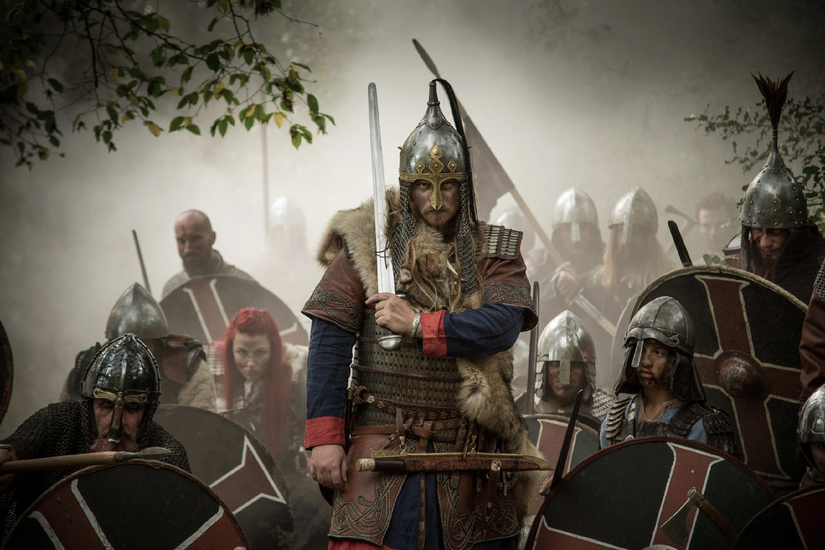 Кто к нам с чем и чем, тот от того и того.