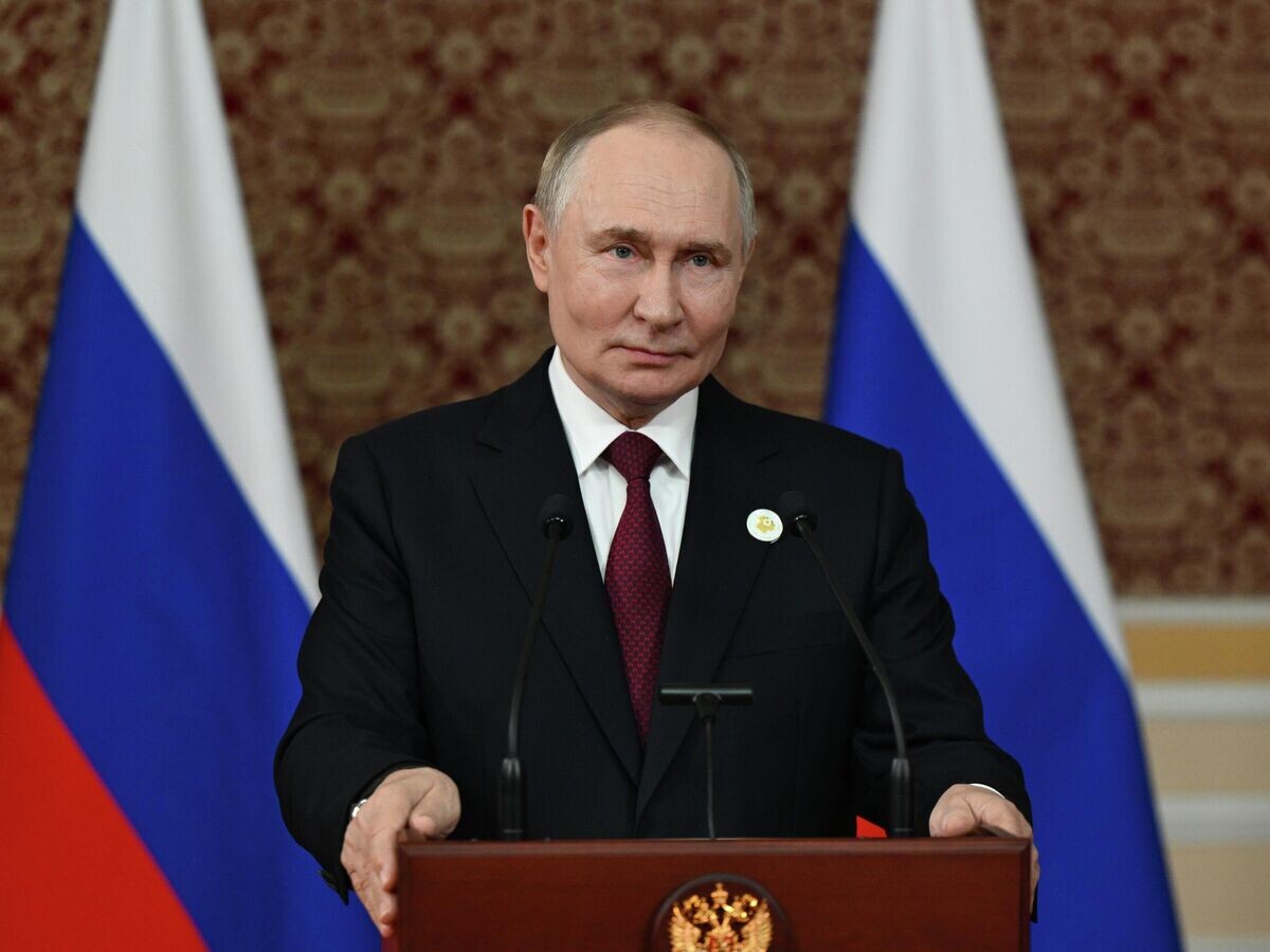    Президент РФ Владимир Путин выступает перед представителями СМИ в Душанбе© РИА Новости / Кристина Кормилицына