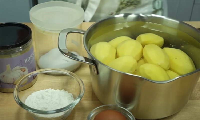 Картофельные зразы с фаршем: экономный и сочный обед для всей семьи