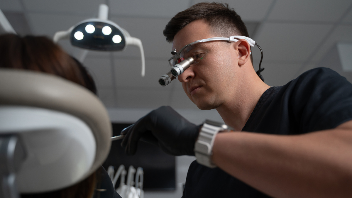 Какие свойства эмали влияют на кариесрезистентность