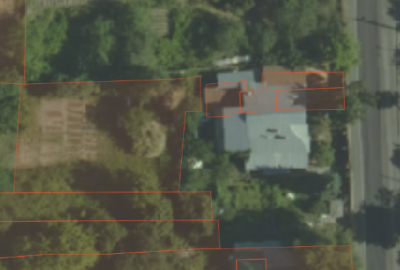 Мы видим, что часть земельных участков под домом оформлено. Оставшаяся часть земельного участка не оформлена.