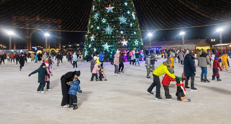    Каток на зимнем фестивале у Главного храма ВС РФ в Кубинке / Медиасток.рф