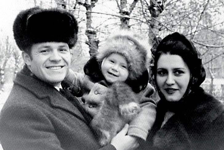    Николай Басков с родителями