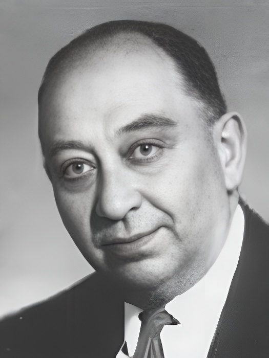 Профессор Иван Иванович Потапов. С 1946 работал в клинике 2-го Московского медицинского института. В 1959–1975 - заведующий кафедрой оториноларингологии Центрального института усовершенствования врачей. Среди учеников 16 докторов и 50 кандидатов наук. 