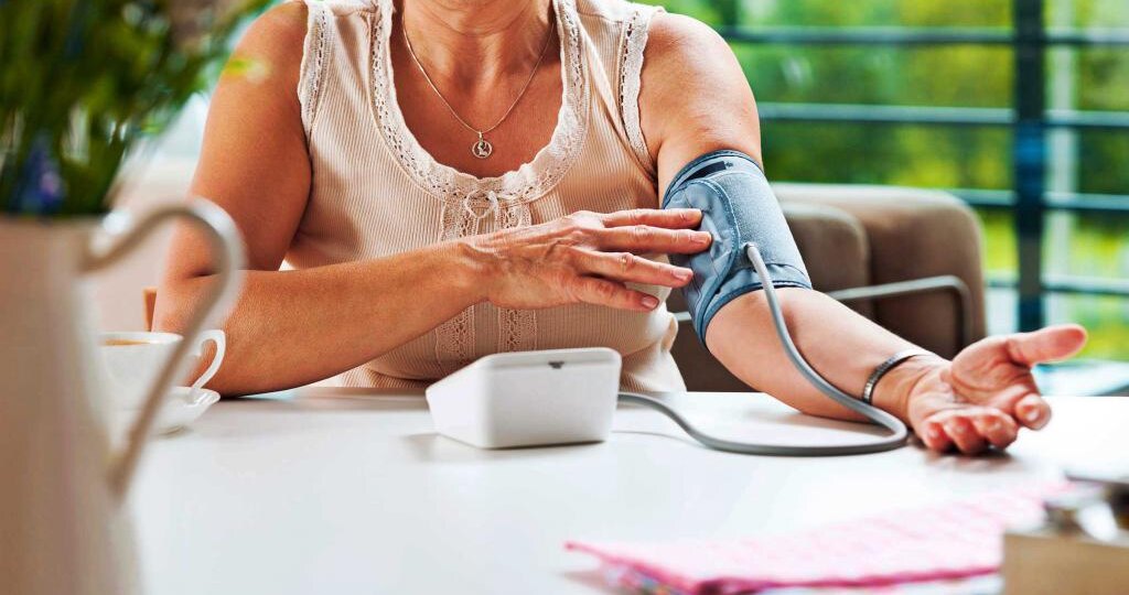 Повышенное давление — что делать, если на тонометре тревожные цифры