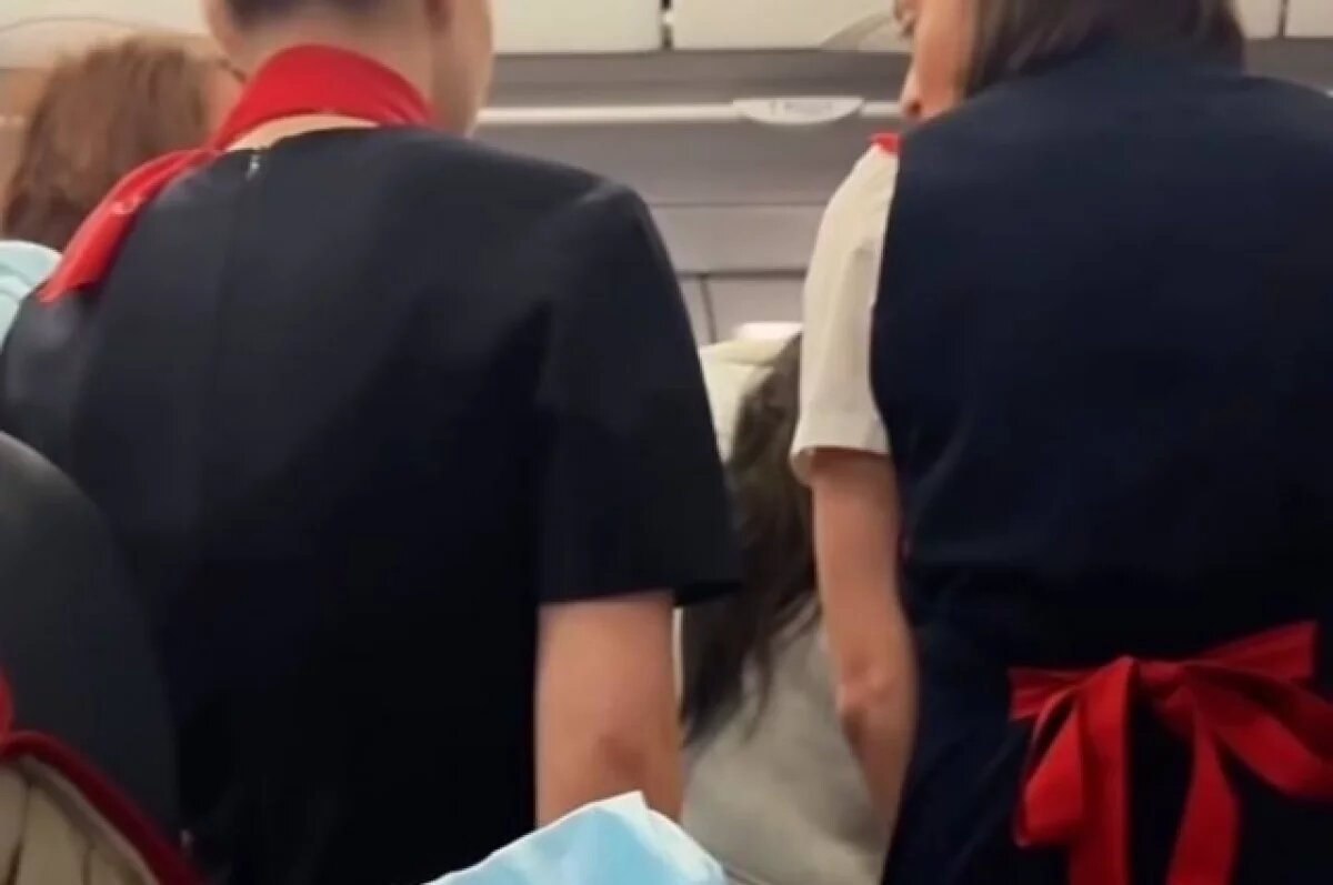    Пассажирка самолёта Екатеринбург — Самарканд начала рожать на высоте