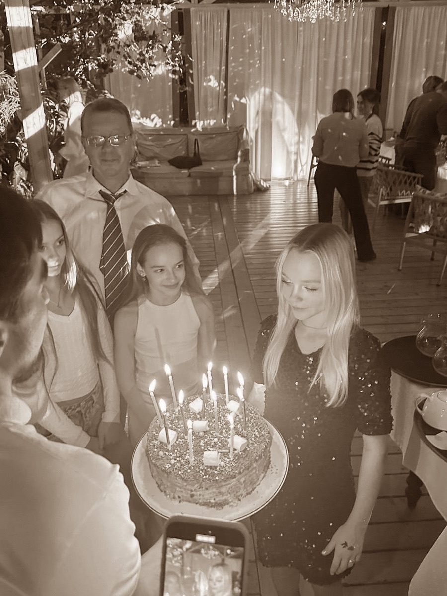     Фото: соцсети семьи Костылевых в обработке «Новостей Ру» Фотография взята из открытых источников.