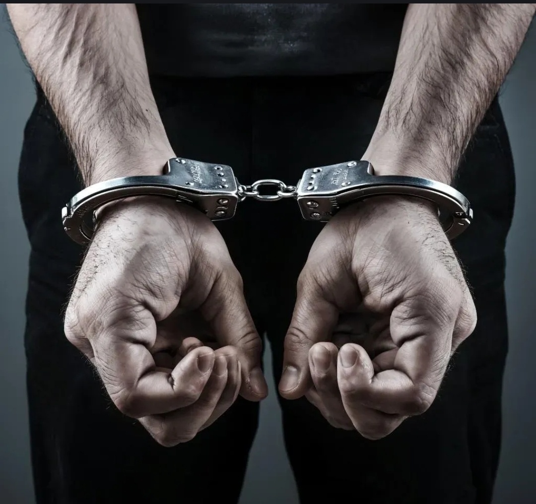 💥 Белгороде задержанДмитрий
Смирнов, занимавший пост зампрокурора области.В Кургане задержаны главный судебный пристав региона Ирина Уварова и ее заместитель Дмитрий Леонов. 
