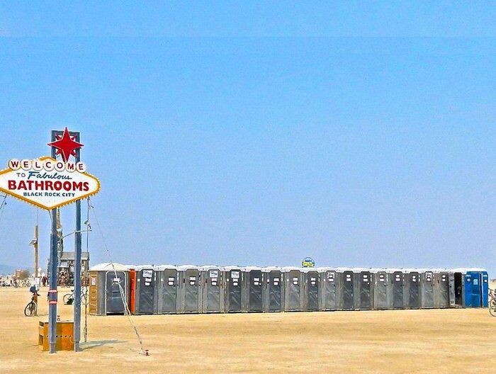 Так выглядят туалеты на мероприятии