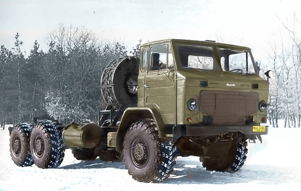 Бескапотный КрАЗ - 2Э253