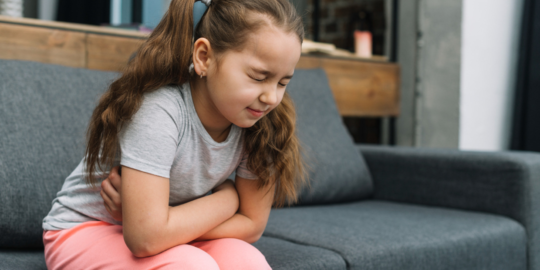 Острая боль в животе у ребёнка: когда пора бить тревогу