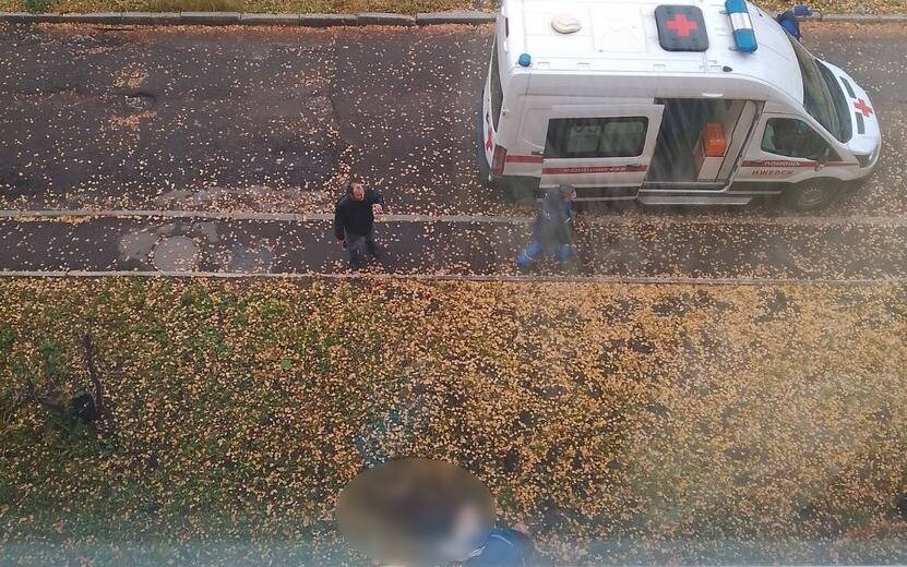    Девушка выпала из окна многоэтажки на ул. Майской в Ижевске