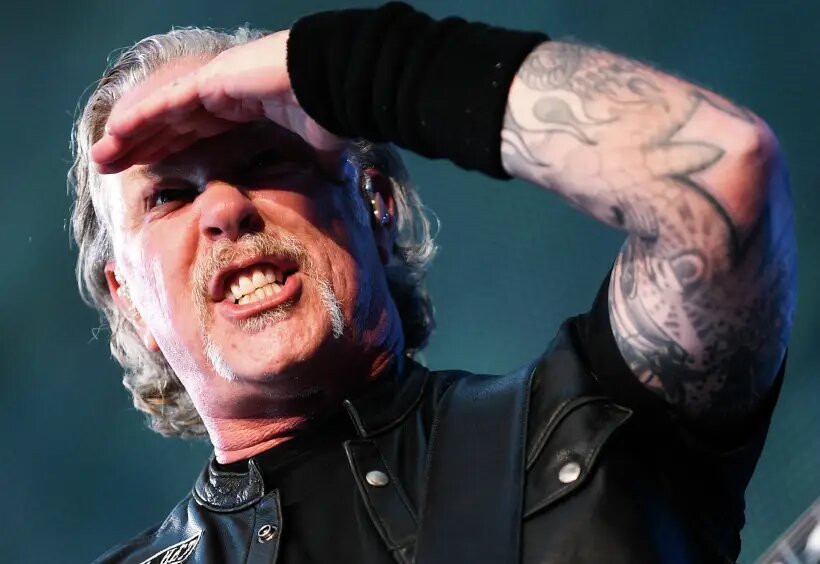  Джеймс Хетфилд (вокал, ритм-гитара) во время выступления на концерте рок-группы Metallica   © РИА Новости. Владимир Астапкович