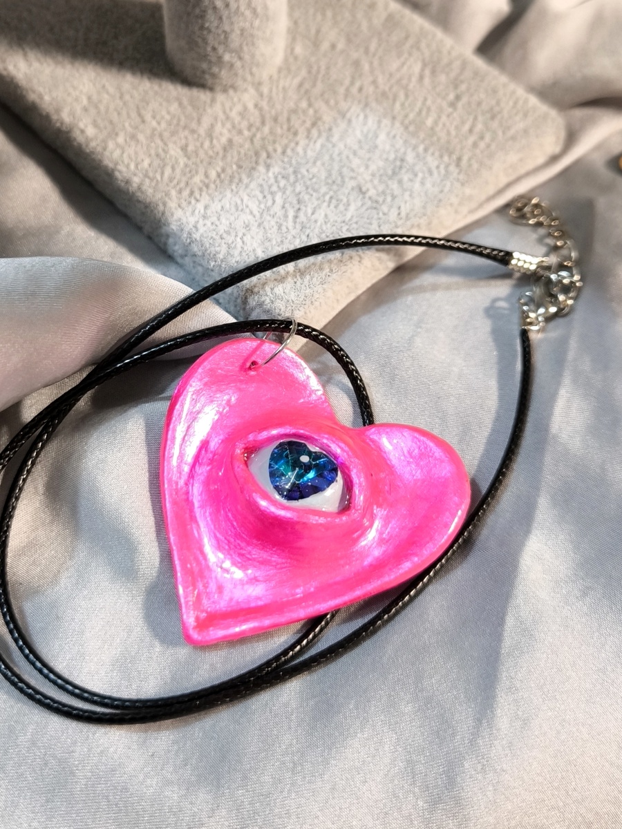 Готовое изделие - подвеска "Смотри сердцем"