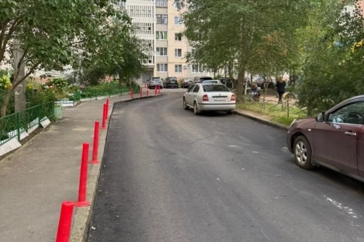    Почти 100 дворов стали лучше.